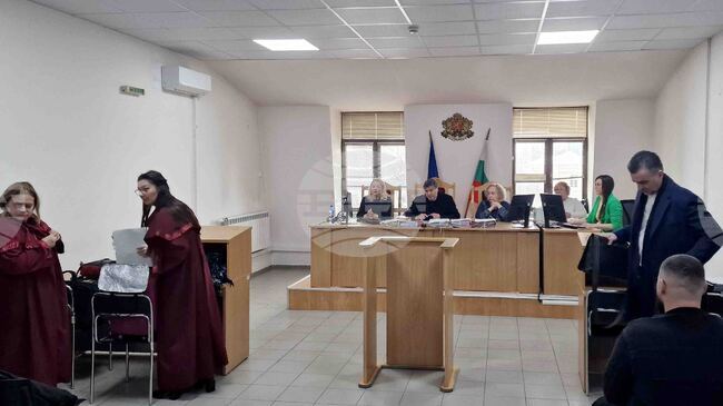 В Районния съд в Пловдив продължава делото "Дебора", адвокатите на подсъдимия Георгиев заявиха, че процесът е режисиран