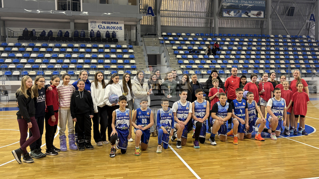 В Самоков наградиха победителите в общинските ученически игри по баскетбол