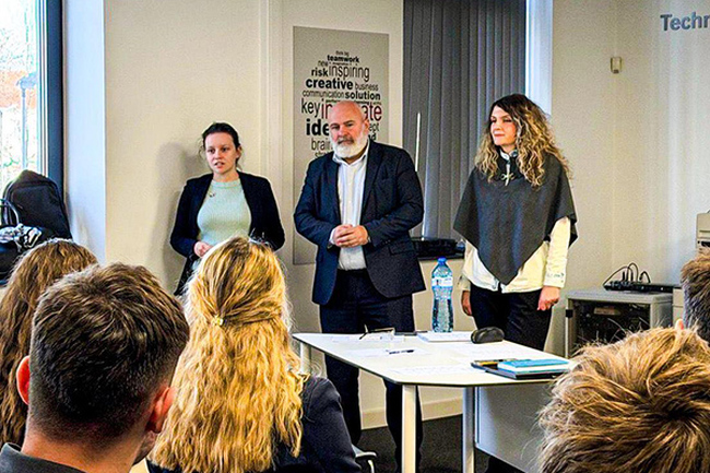 Студенти от Геолого-географския факултут на Софийския университет участваха в бизнес симулация в „София тех парк“ 