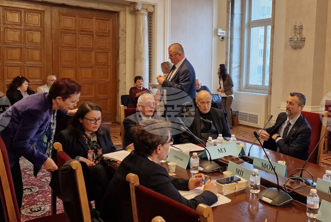 Предложения за промени, свързани с профилактичните прегледи, болничната храна, национални здравни програми прие комисията по здравеопазване