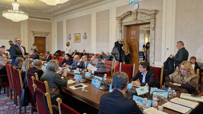 Комисията по здравеопазване не прие на първо четене предложения за промени в Закона за здравето, свързани с яслените групи