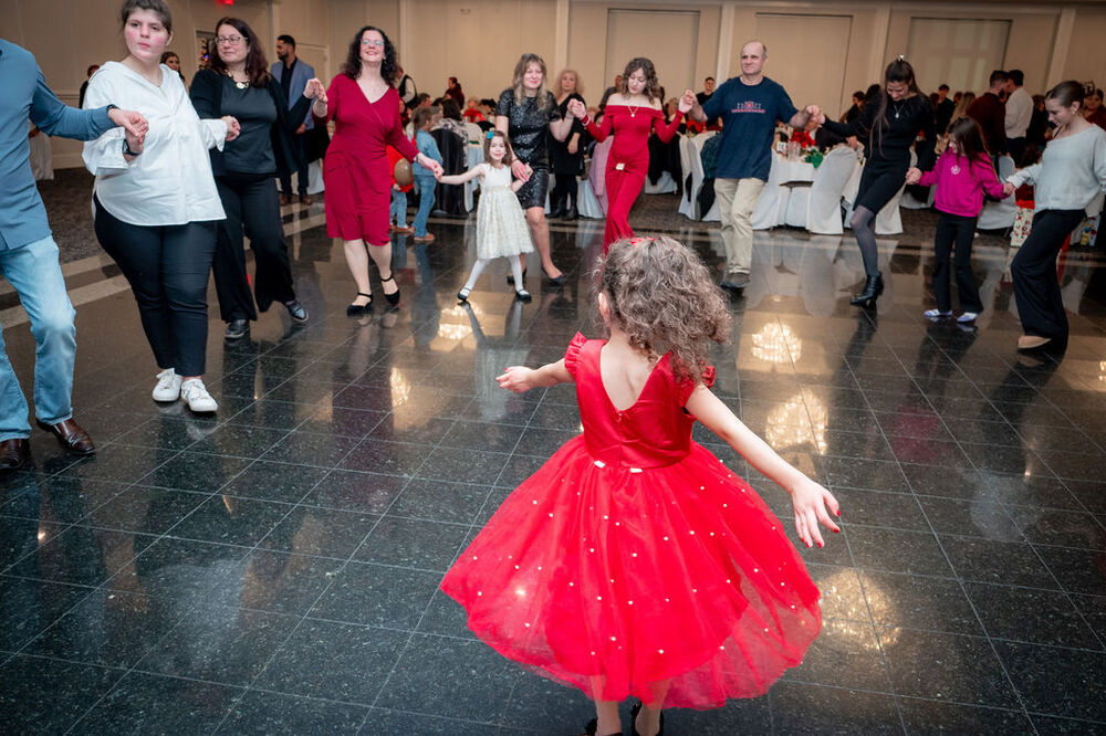 „Вестникът на българите в Детройт“ публикува статия за коледното тържество на училище „България” в Детройт, Мичиган