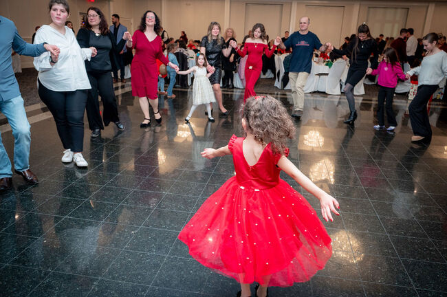 „Вестникът на българите в Детройт“ публикува статия за коледното тържество на училище „България” в Детройт, Мичиган