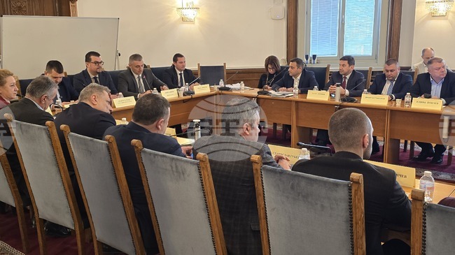 Комисията по транспорт и съобщения прие на първо четене Законопроект за изменение и допълнение на Закона за движението по пътищата 