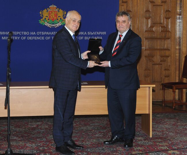 В Министерството на отбраната бе подписан Меморандум за сътрудничество с Университета за национално и световно стопанство