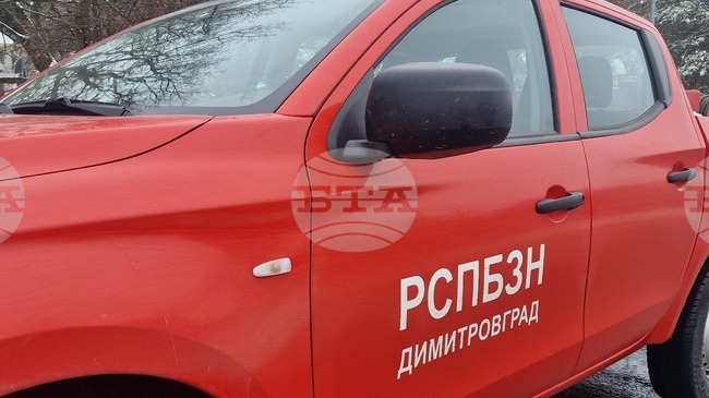 Пожар унищожи кабините на комбайн и два товарни автомобила край свиленградското село Райкова могила
