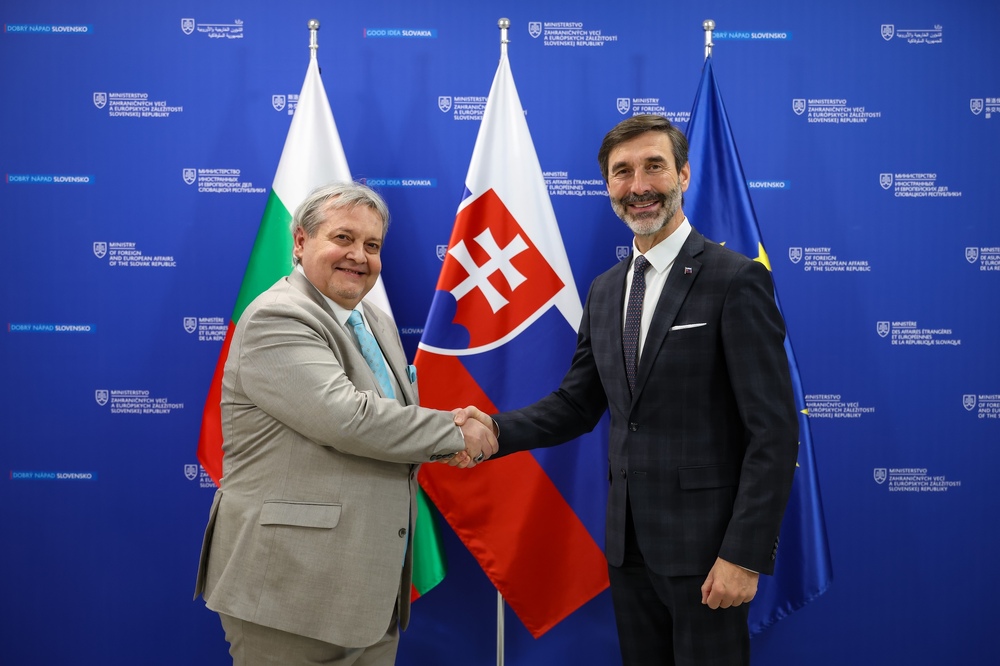 Среща на извънредния и пълномощен посланик на Република България в Словашката Република Васил Петков с Юрай Бланар, министър на външните работи и европейските въпроси на Словашката република