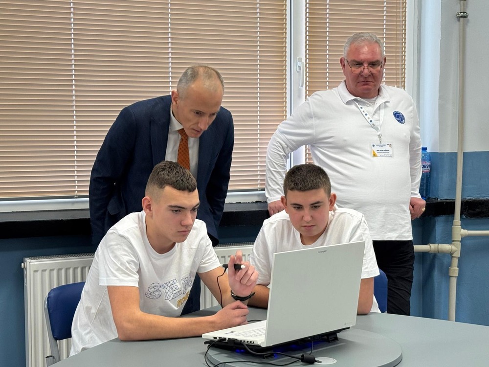 Министър Вълчев: След STEM кабинетите е важно да се продължи с изграждане на хуманитарни центрове в училищата