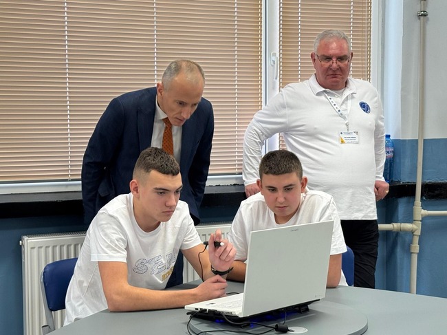 Министър Вълчев: След STEM кабинетите е важно да се продължи с изграждане на хуманитарни центрове в училищата