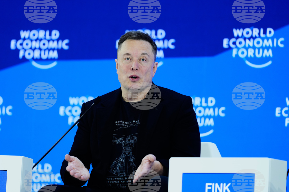 „Тесла“ очаква Европа и Китай скоро да одобрят системата ѝ за пълно автономно шофиране, заяви Мъск в Давос
