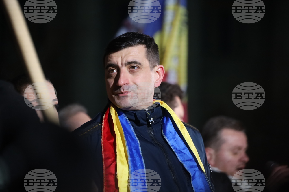 Лидерът на Алианс за обединение на румънците бе обвинен в национално предателство, след като разряза торта във формата на Гренландия със знамето на САЩ отгоре