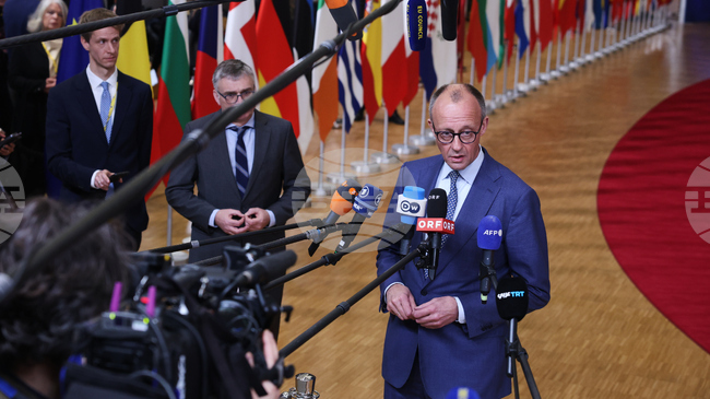 Мерц изрази облекчение от решението на Тръмп да се въздържи от нови мита срещу ЕС