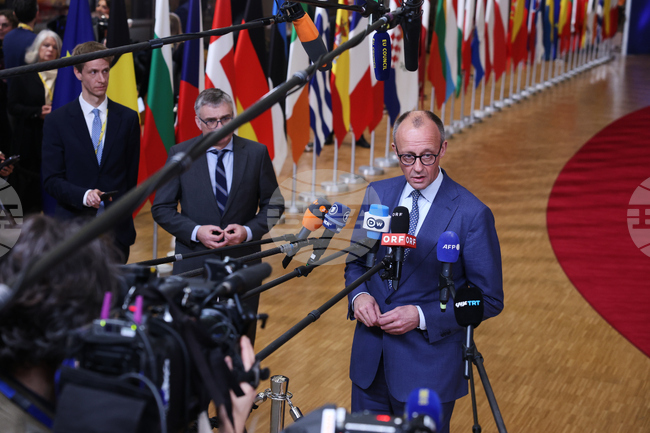 Мерц изрази облекчение от решението на Тръмп да се въздържи от нови мита срещу ЕС