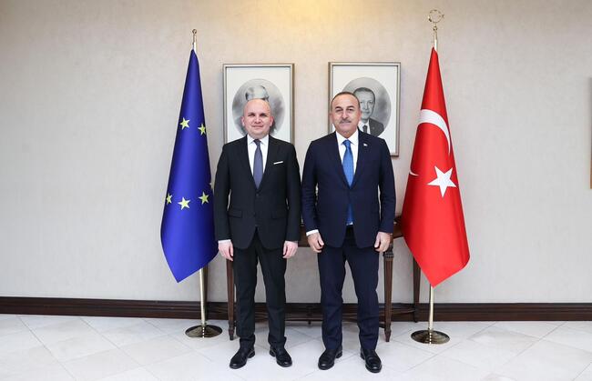 Илхан Кючюк се срещна с Мевлют Чавушоглу в Анкара