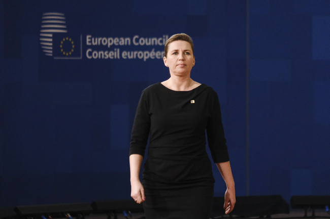 Дания очаква да преговаря със САЩ за сътрудничество в Арктика, но с уважение и без заплахи, каза Мете Фредериксен