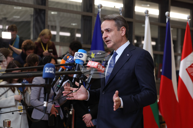 Гърция има план за репатрирането на хиляди свои граждани, блокирани в Близкия изток, но връщането им е трудно, заяви гръцкият премиер