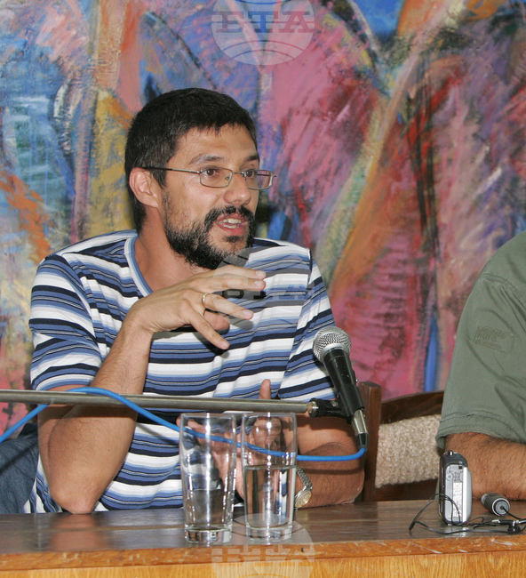 Доц. Йордан Ефтимов - поет, литературовед и критик