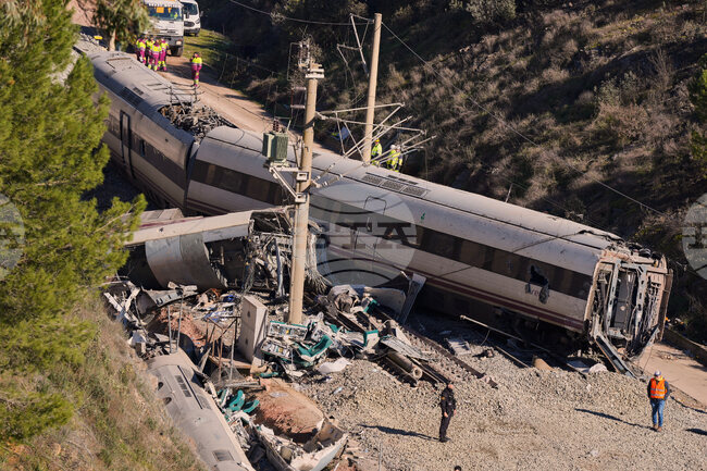 Две влакови катастрофи в Испания за два дни отнеха живота на 46 души