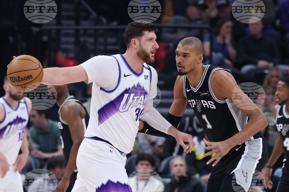 Spurs Jazz Basketball