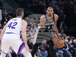 Spurs Jazz Basketball