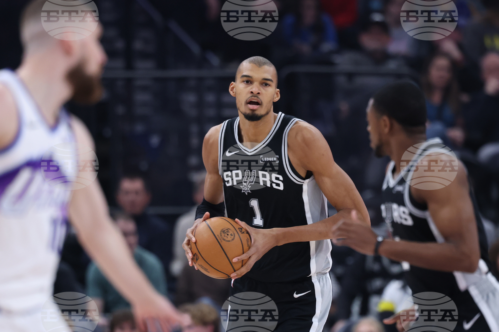 Spurs Jazz Basketball