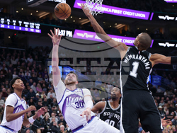 Spurs Jazz Basketball