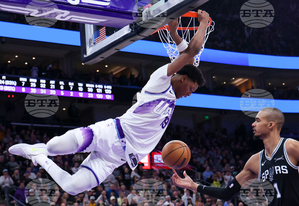 Spurs Jazz Basketball