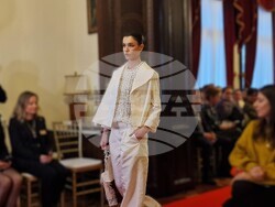 Йозлем Сюер, един от водещите модни дизайнери на Турция, представи в София колекция на тема „Истанбул–София“, снимка – Даниел Димитров/БТА