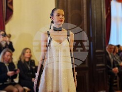 Йозлем Сюер, един от водещите модни дизайнери на Турция, представи в София колекция на тема „Истанбул–София“, снимка – Даниел Димитров/БТА