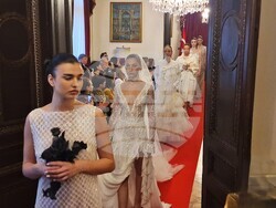 Йозлем Сюер, един от водещите модни дизайнери на Турция, представи в София колекция на тема „Истанбул–София“, снимка – Даниел Димитров/БТА