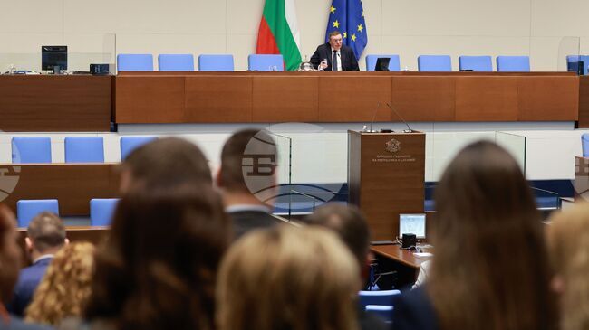 И при втория опит депутатите не успяха да съберат кворум за начало на заседанието, последният опит ще е в 10:00 часа