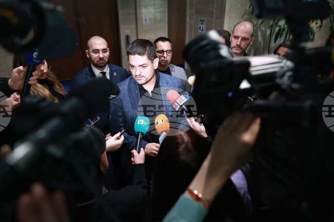 Парламент - кулоари - МЕЧ - пресконференция