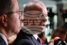 Парламент - кулоари - „Възраждане“ - пресконференция