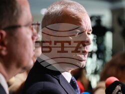 Парламент - кулоари - „Възраждане“ - пресконференция