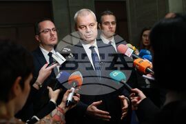 Парламент - кулоари - „Възраждане“ - пресконференция