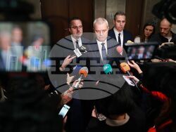 Парламент - кулоари - „Възраждане“ - пресконференция