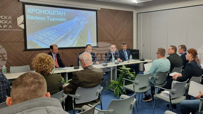 В неделя спира линията за производство на плочи от дървесни частици в предприятието „Кроношпан“ във Велико Търново, съобщиха от дружеството