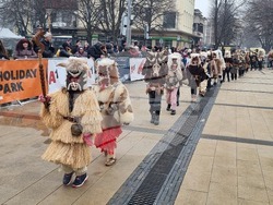 Перник - „Сурвакариада“ - младежко маскарадно дефиле
