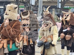 Перник - „Сурвакариада“ - младежко маскарадно дефиле