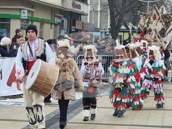 Перник - „Сурвакариада“ - младежко маскарадно дефиле