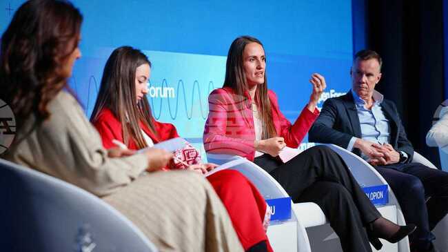 Европа трябва да преосмисли отношенията си със САЩ на Доналд Тръмп, за да оцелее, заяви румънският външен министър Оана Цою