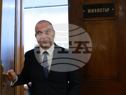 Министерство на транспорта и съобщенията - зарядни центрове - договор