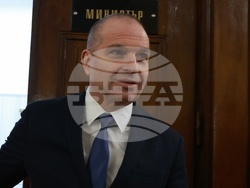 Министерство на транспорта и съобщенията - зарядни центрове - договор