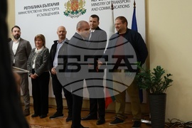 Министерство на транспорта и съобщенията - зарядни центрове - договор