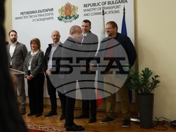 Министерство на транспорта и съобщенията - зарядни центрове - договор