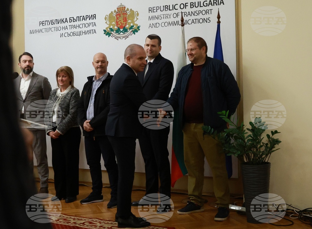 Министерство на транспорта и съобщенията - зарядни центрове - договор