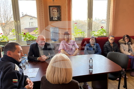 Село Белчин - полиция - жители - среща