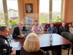 Село Белчин - полиция - жители - среща