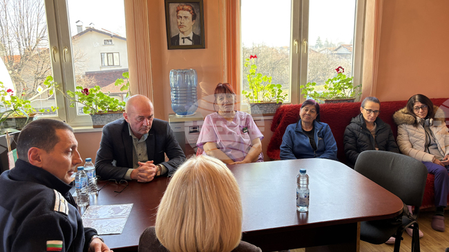 Полицаи от Самоков предупредиха жителите на село Белчин да обменят парите си само в банки и пощи и да внимават с непознати