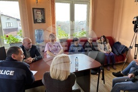 Село Белчин - полиция - жители - среща